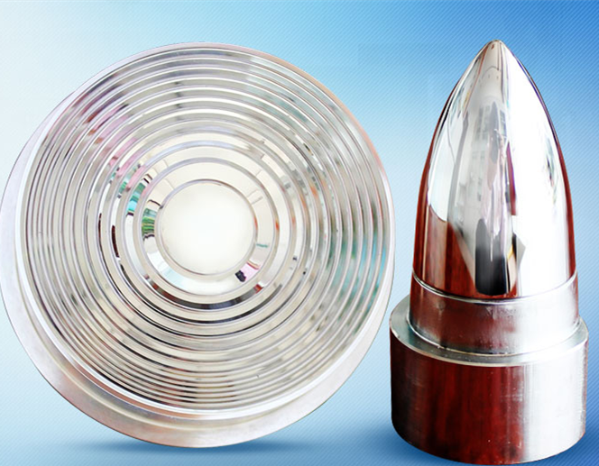 干冰清洗機(jī)可以清理鏡面模具嗎？答案揭曉！